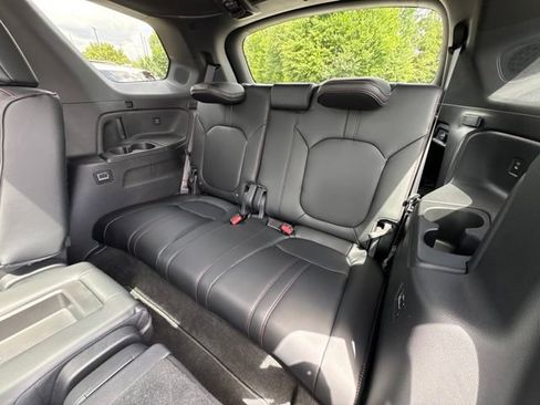 Used 2025 Honda Pilot Black Edition image 29