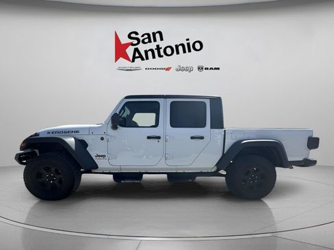 Used 2023 Jeep Gladiator Mojave AWD/4WD image 9