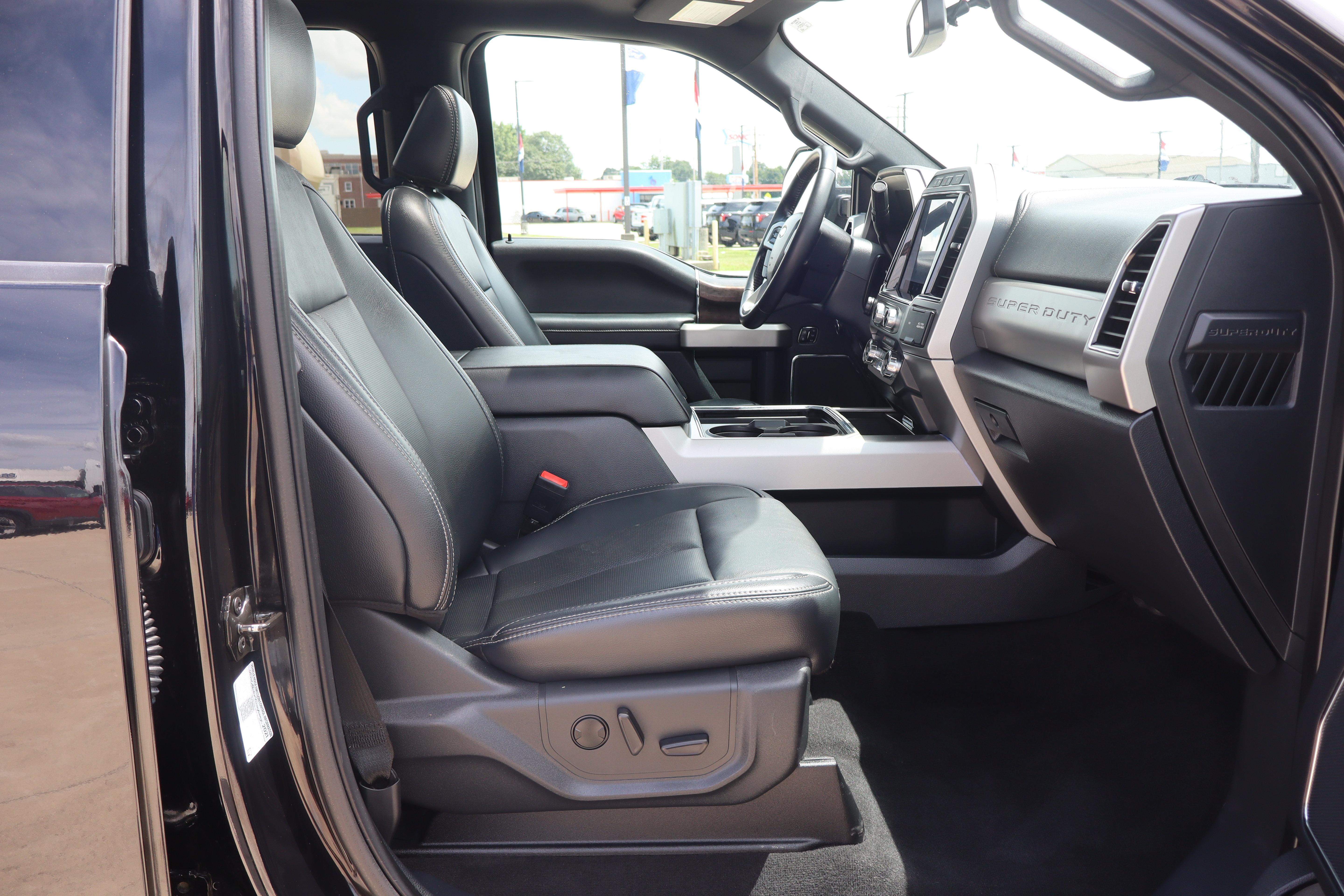 Used 2022 Ford F350 Lariat w/ Lariat Ultimate Package AWD/4WD image 12