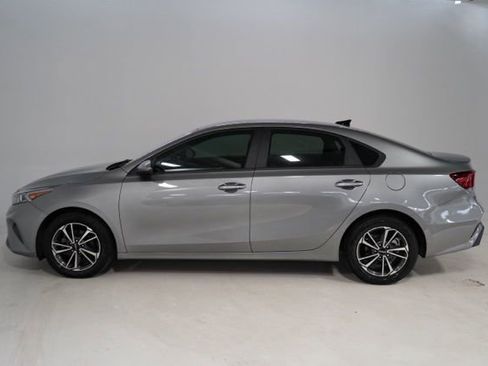 Used 2022 Kia Forte LXS w/ LXS Technology Package image 4