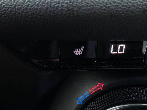 Used 2025 Chevrolet Blazer LT FWD image 29
