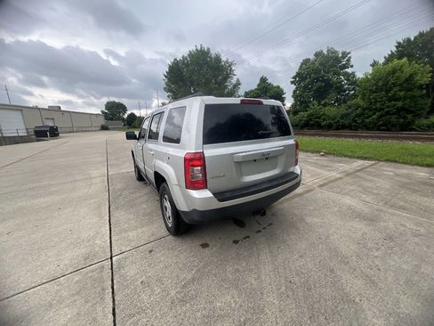 Used 2014 Jeep Patriot Sport image 2