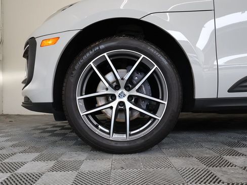 Used 2023 Porsche Macan AWD/4WD image 9
