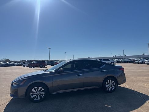 Certified 2025 Nissan Altima 2.5 S image 11