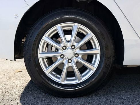 Used 2021 Toyota Prius AWD image 66