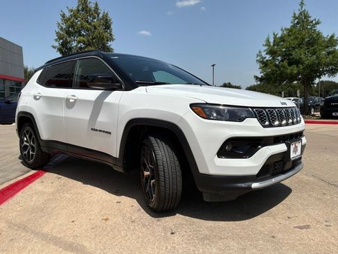 Used 2025 Jeep Compass Limited AWD/4WD image 4