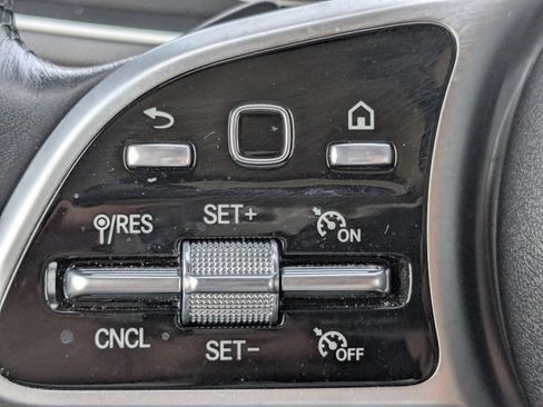 Used 2022 Mercedes-Benz GLS 450 4MATIC image 33
