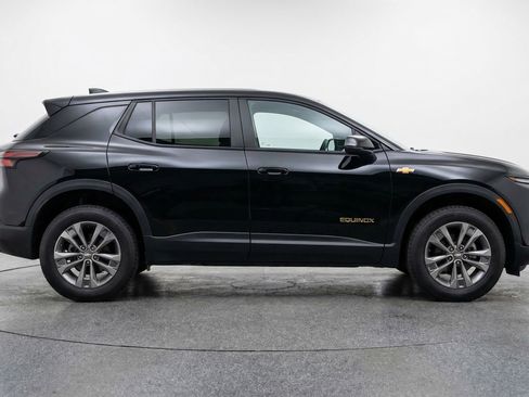 Used 2025 Chevrolet Equinox LT FWD image 11
