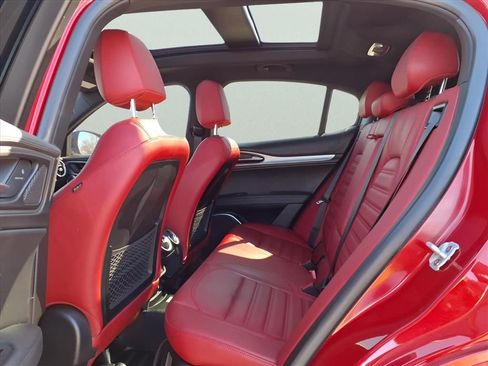 Used 2022 Alfa Romeo Stelvio Veloce image 10