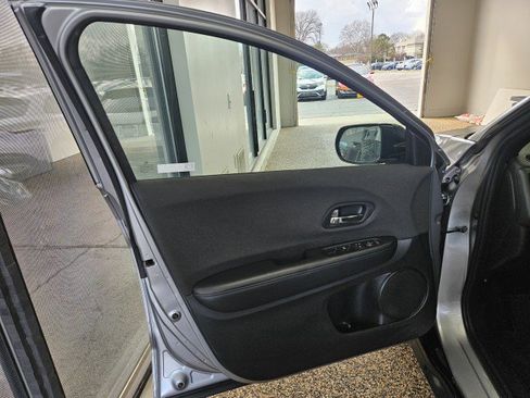 Used 2023 Honda HR-V LX image 16