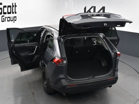 Used 2019 Toyota RAV4 LE image 31