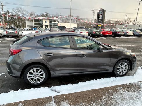Used 2018 MAZDA MAZDA3 Sport image 5