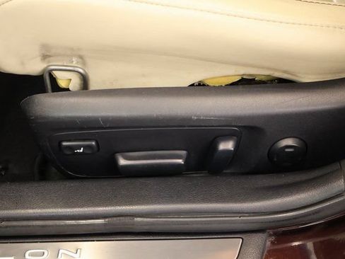 Used 2013 Toyota Avalon Limited w/ Technology Pkg FWD image 13