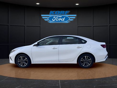 Used 2023 Kia Forte LXS image 2