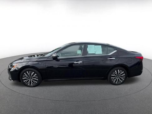 Used 2025 Nissan Altima 2.5 SV FWD image 9