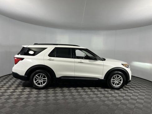 Used 2025 Ford Explorer Active image 3
