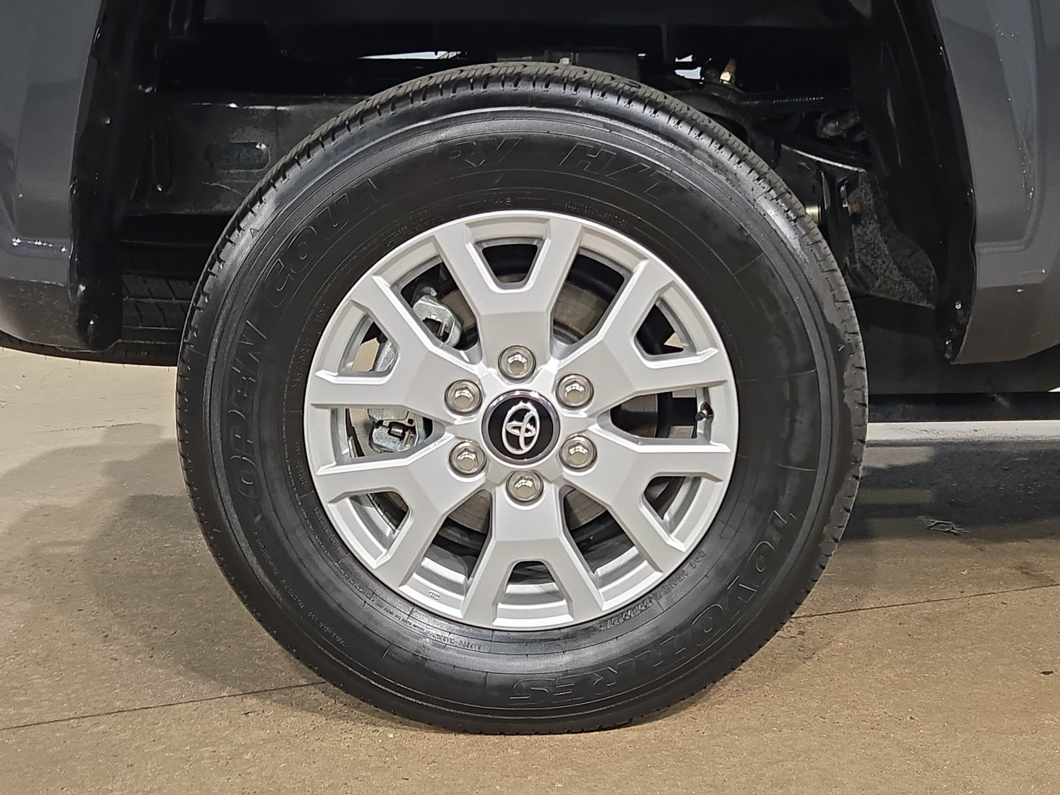 Certified 2025 Toyota Tacoma SR5 AWD/4WD image 17