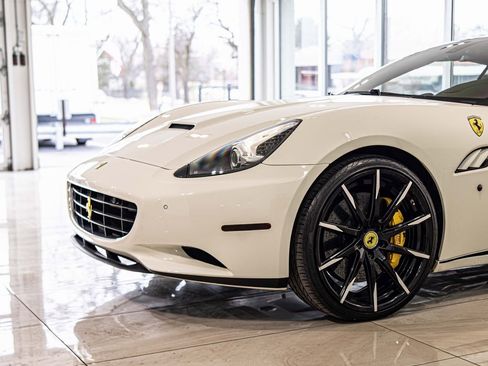 Used 2012 Ferrari California image 4