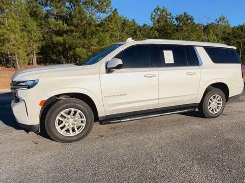 Used 2022 Chevrolet Suburban LT RWD image 5