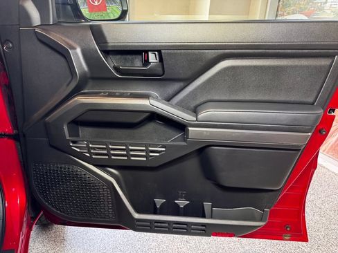 Used 2025 Toyota Tacoma SR5 AWD/4WD image 46