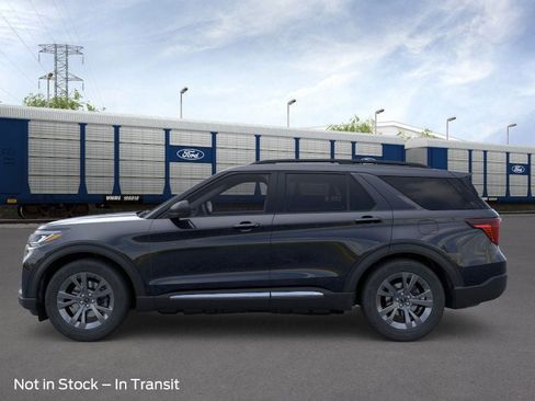 New 2025 Ford Explorer Active w/ Active Comfort Package image 3