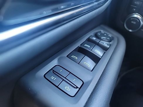 Used 2024 GMC Yukon AT4 w/ AT4 Premium Package AWD/4WD image 18