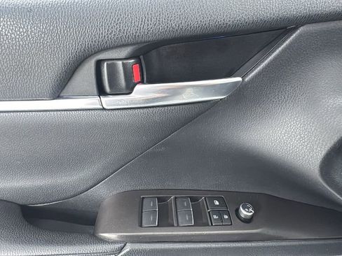 Used 2021 Toyota Camry XSE image 17