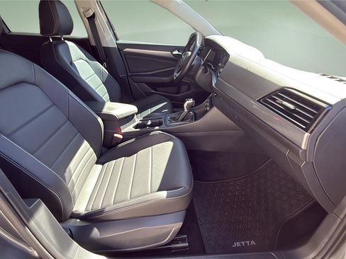 Used 2022 Volkswagen Jetta SE image 11