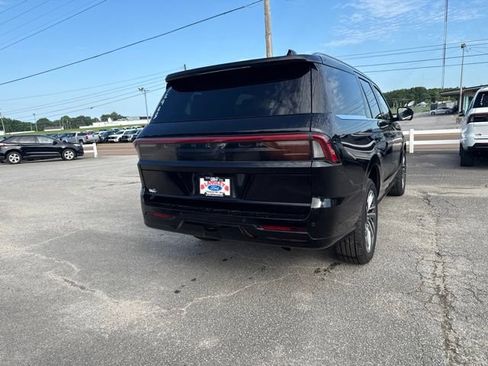 Used 2025 Lincoln Navigator Reserve AWD/4WD image 24