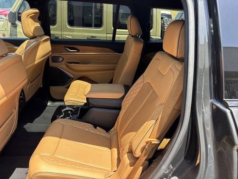 Used 2024 Jeep Grand Cherokee L Summit AWD/4WD image 16