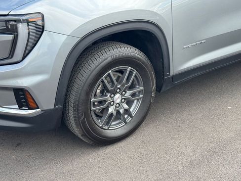 Used 2025 GMC Acadia Elevation FWD image 4