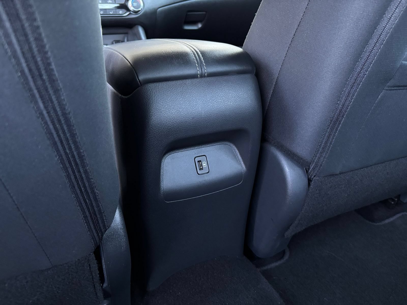 Used 2025 Nissan Sentra SV FWD image 21