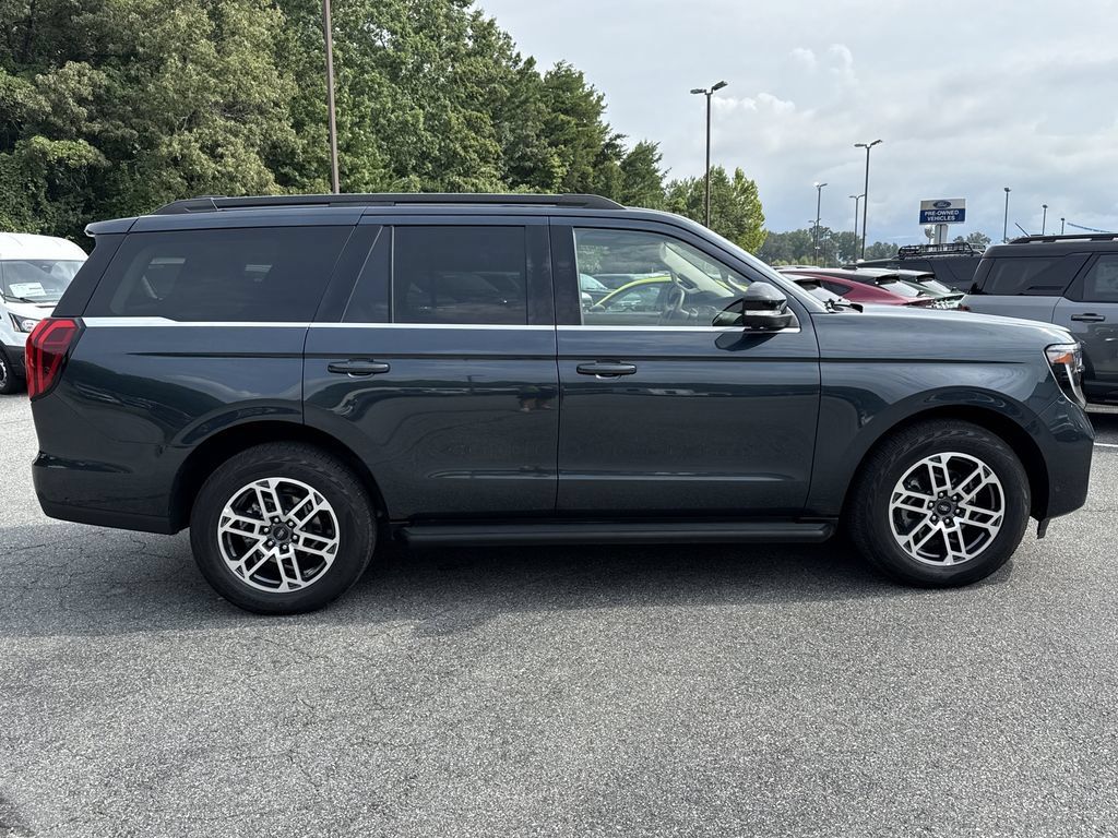 Used 2025 Ford Expedition Active AWD/4WD image 8