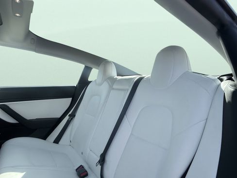 Used 2021 Tesla Model 3 Standard Range Plus image 33