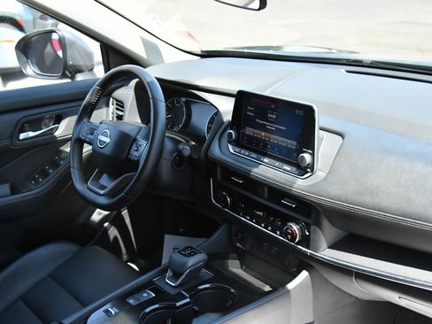Used 2025 Nissan Rogue SV w/ SV Premium Package FWD image 48