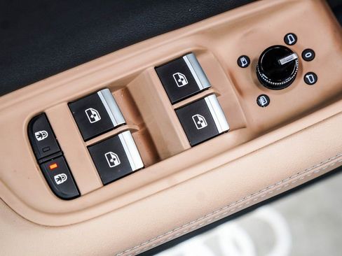 Used 2024 Audi Q8 Prestige w/ Prestige Package image 39