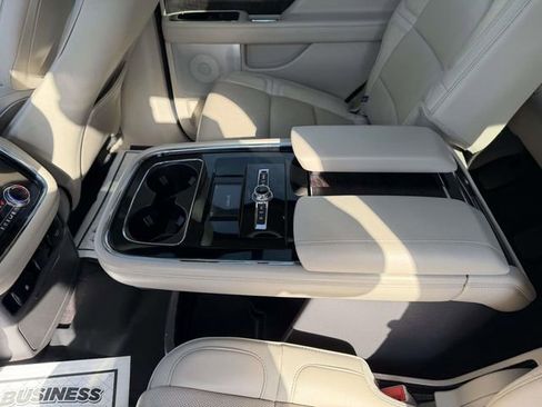 Used 2018 Lincoln Navigator Reserve w/ Technology Package image 17