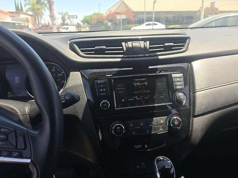 Used 2020 Nissan Rogue S AWD/4WD image 12
