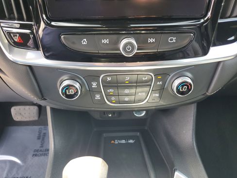 Used 2022 Chevrolet Traverse LT image 26