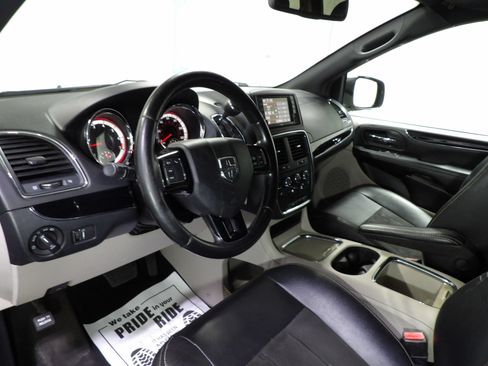 Used 2019 Dodge Grand Caravan SXT FWD image 11