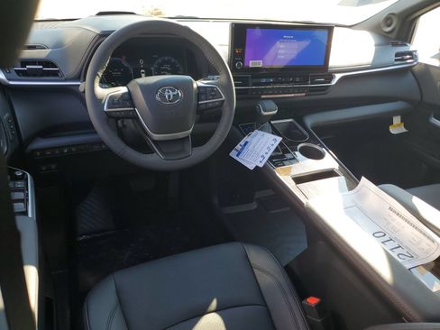 New 2026 Toyota Sienna Platinum AWD/4WD image 10