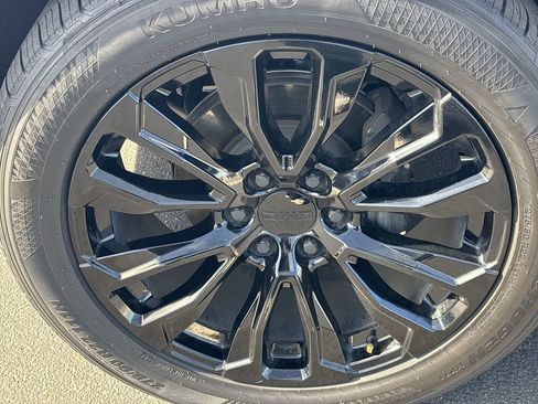 Used 2021 GMC Yukon XL Denali w/ Denali Premium Package image 33