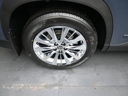 Used 2025 Toyota Grand Highlander AWD image 10