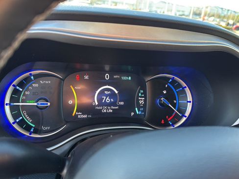 Used 2020 Chrysler Pacifica Touring-L w/ S Appearance Package image 19