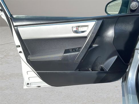 Used 2016 Toyota Corolla LE image 20