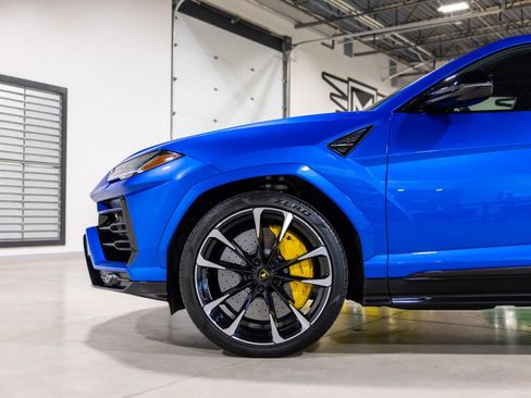 Used 2022 Lamborghini Urus image 18
