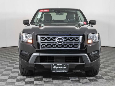 Used 2024 Nissan Frontier SV image 2