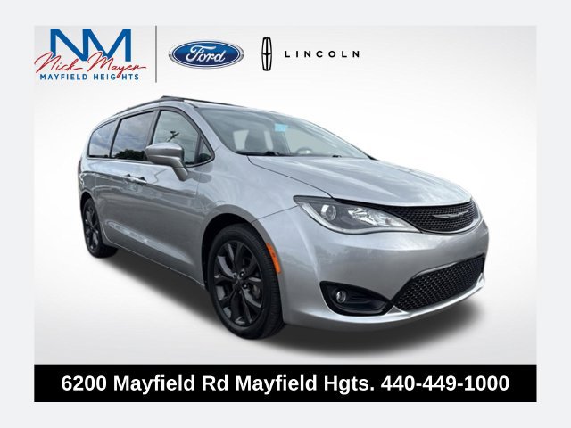 Used 2018 Chrysler Pacifica Touring-L w/ Premium Audio Group FWD image 1