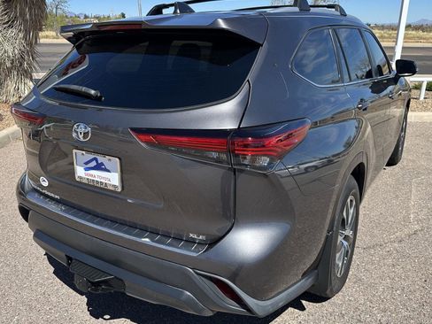 Used 2023 Toyota Highlander XLE image 5