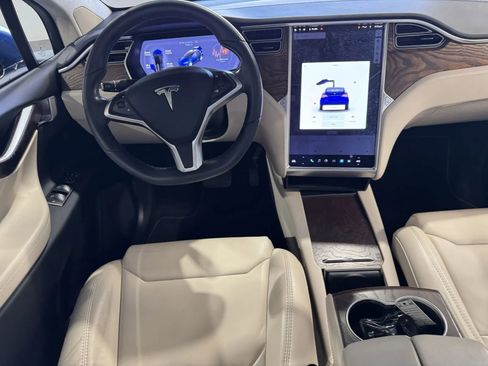 Used 2018 Tesla Model X 75D image 10